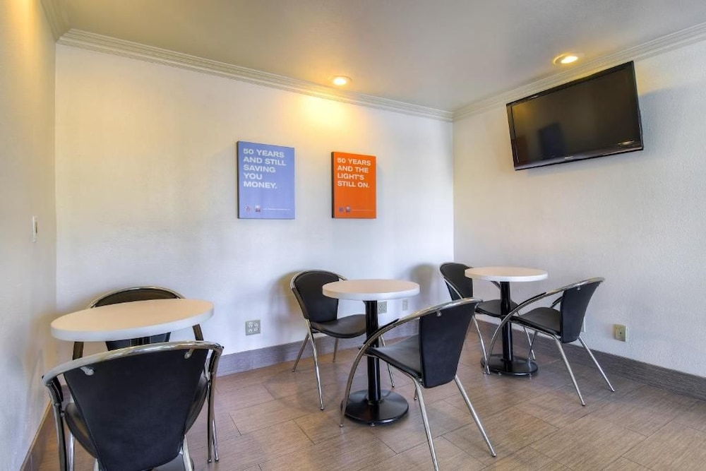 Motel6 Menifee, CA 56/71