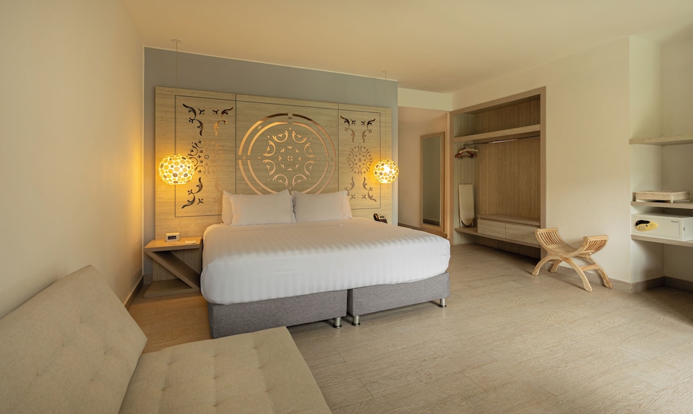 Grand Sirenis Karmairi 22/65