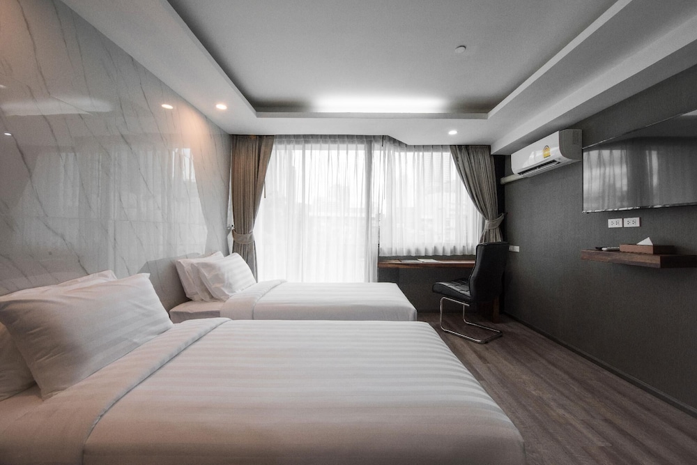 Deluxe, Twin Beds, Private Bathroom