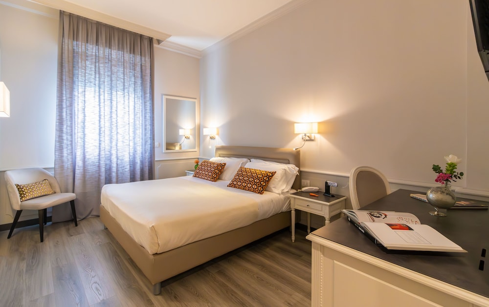Business, Queen Bed