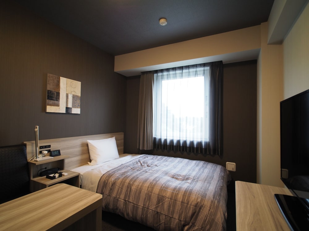 ROOM, SINGLE