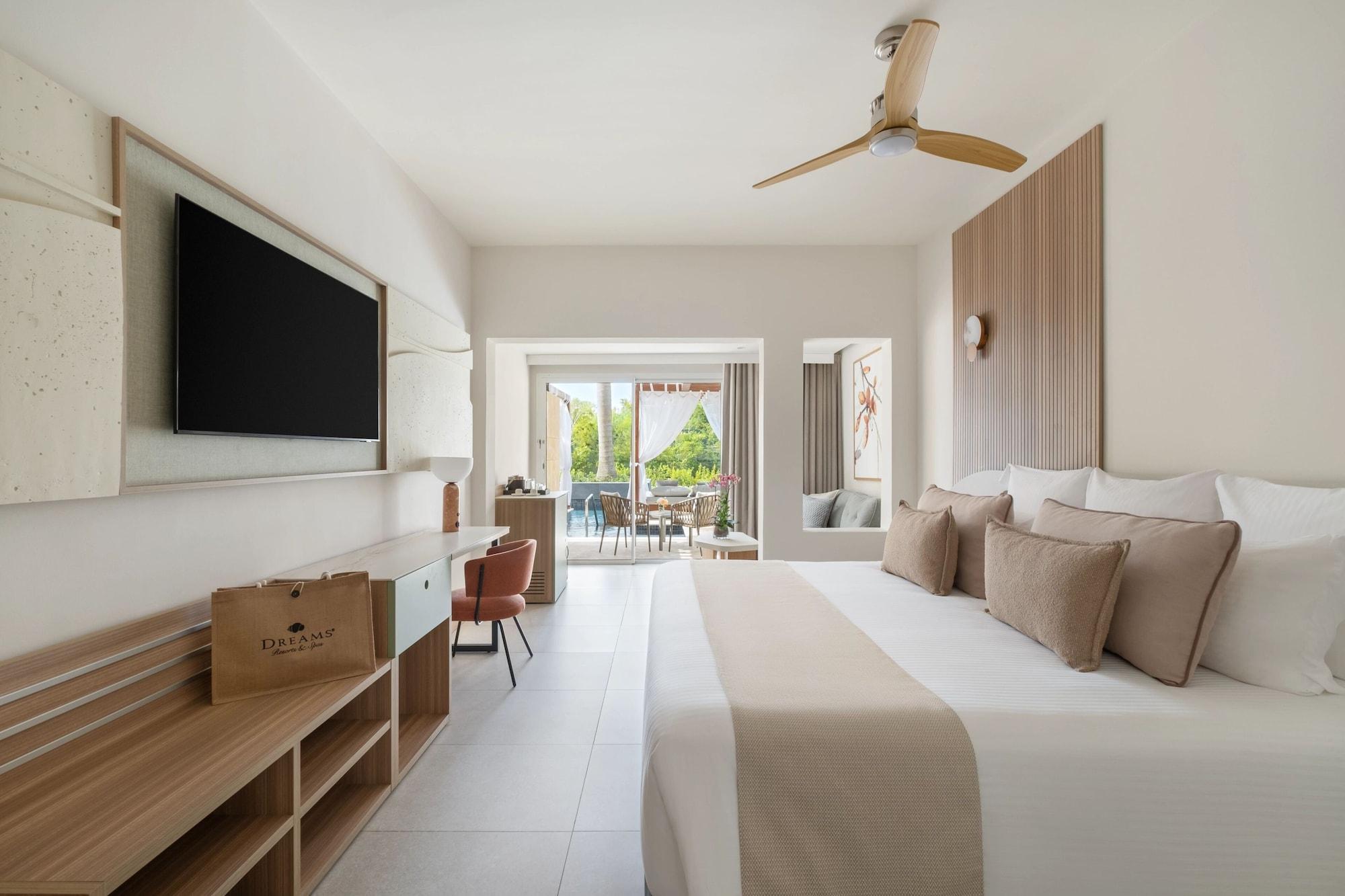 Preferred Club, Junior Suite, Double Bed, Pool Terrace