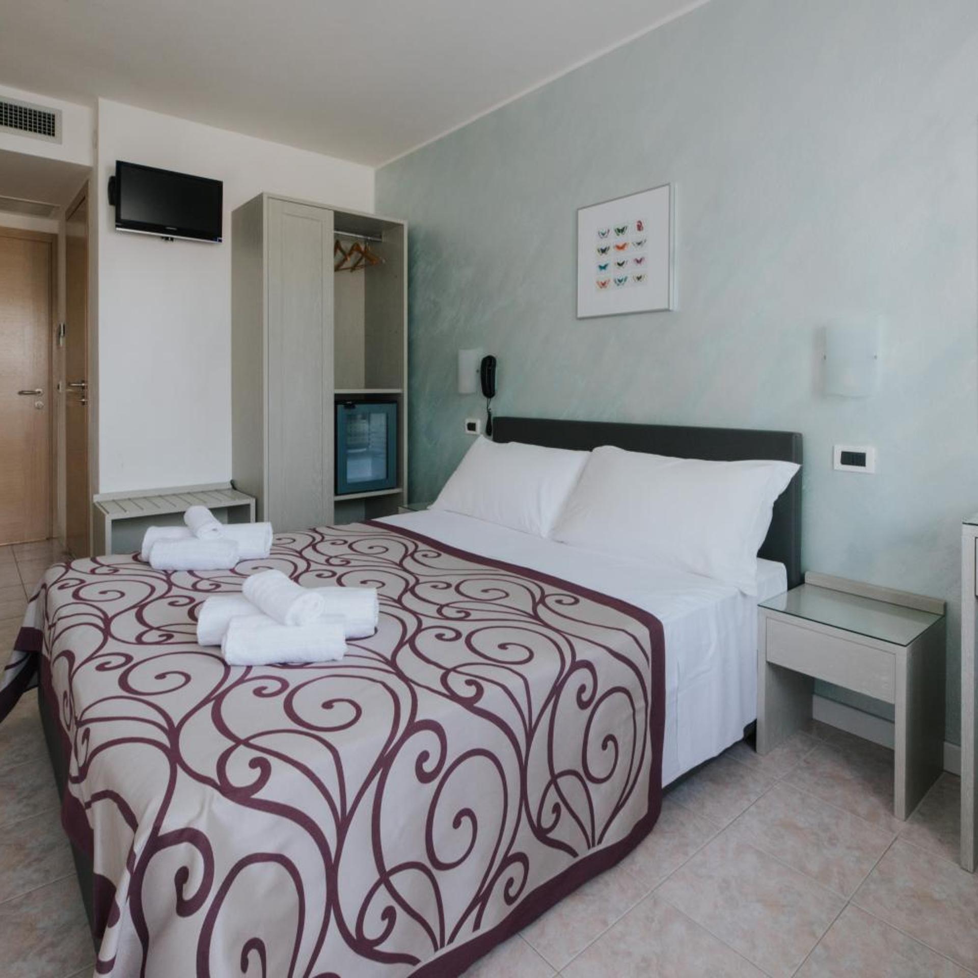 Hotel Gloria 33/68