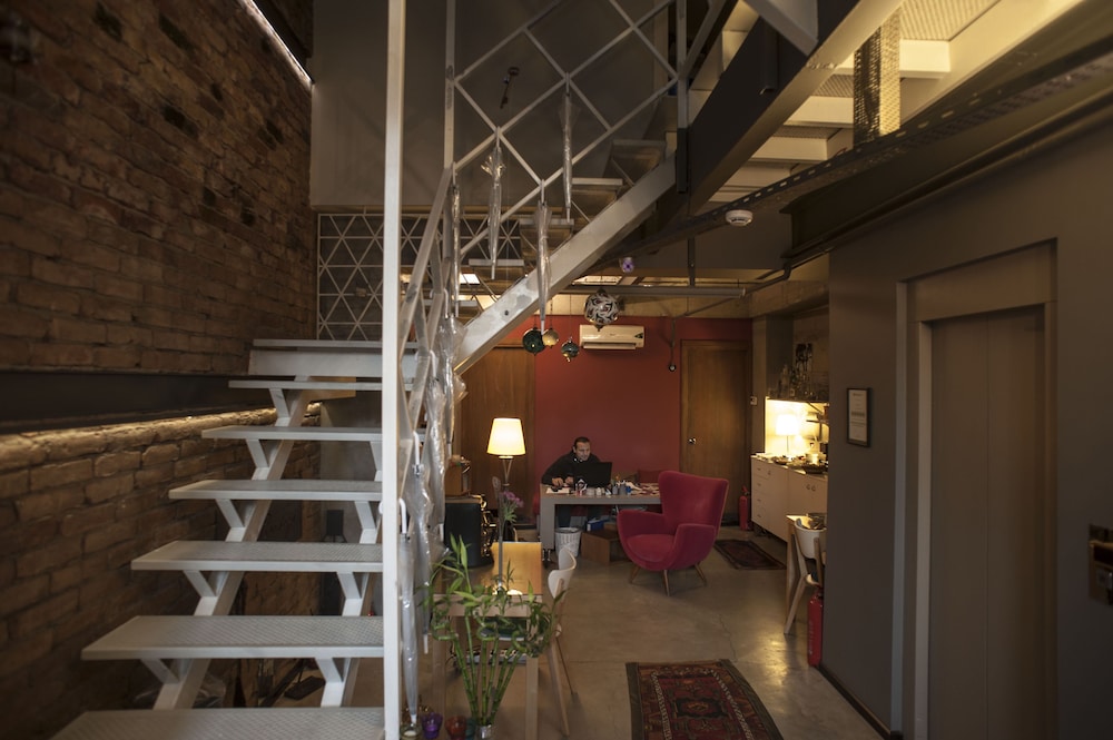 Peradays Hotel 35/48