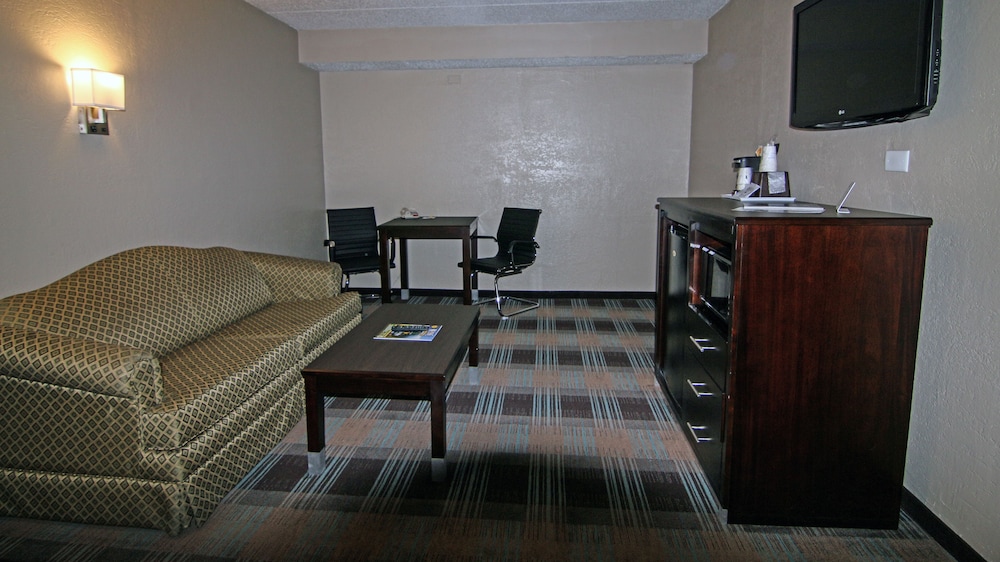 Economy Suites Springfield - I-44 27/43