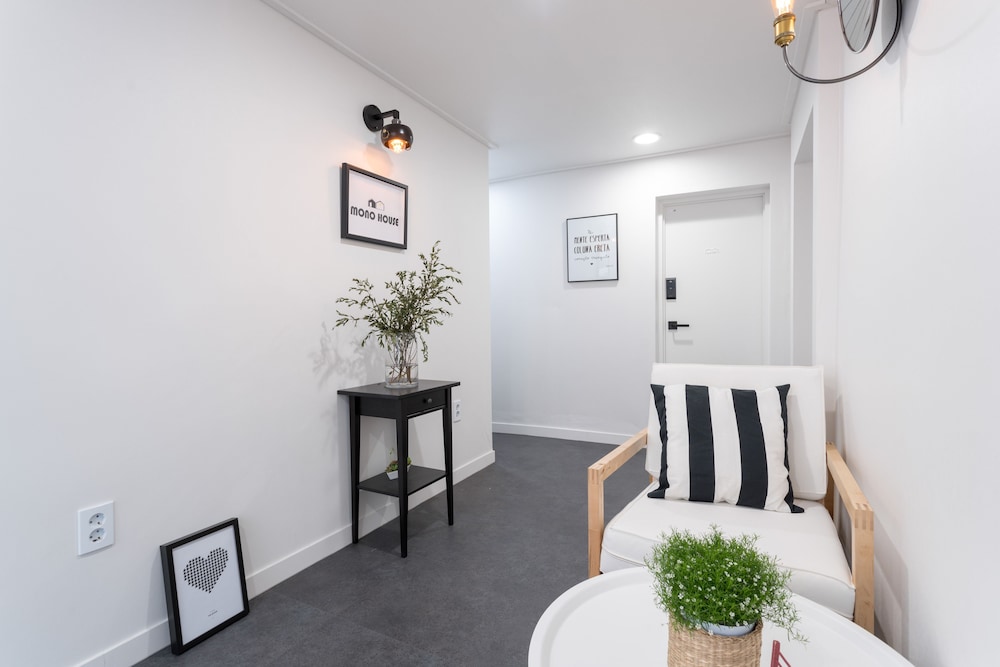 Mono House Hongdae 2 57/71