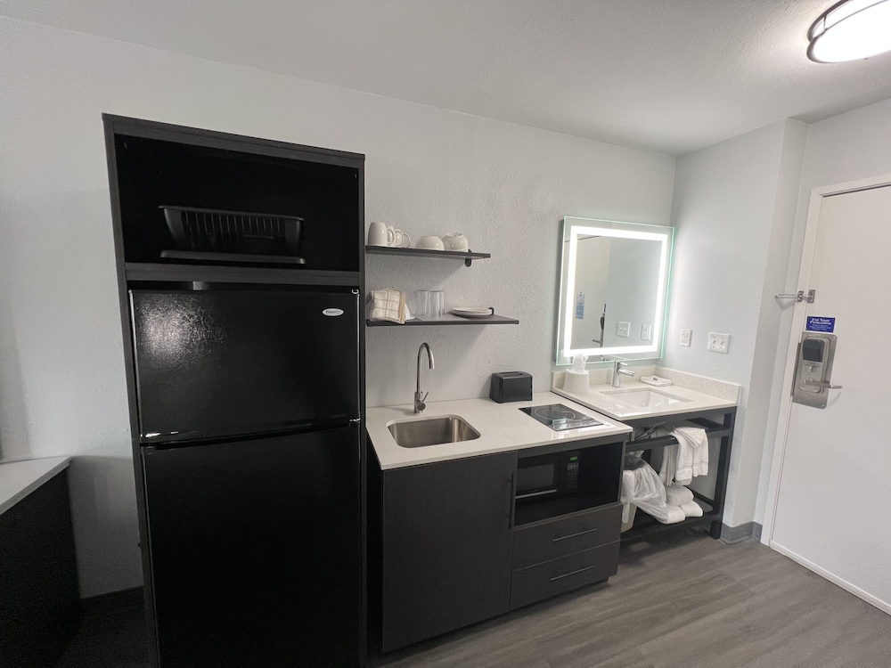 Studio6 Altoona, IA - Des Moines East 6/60