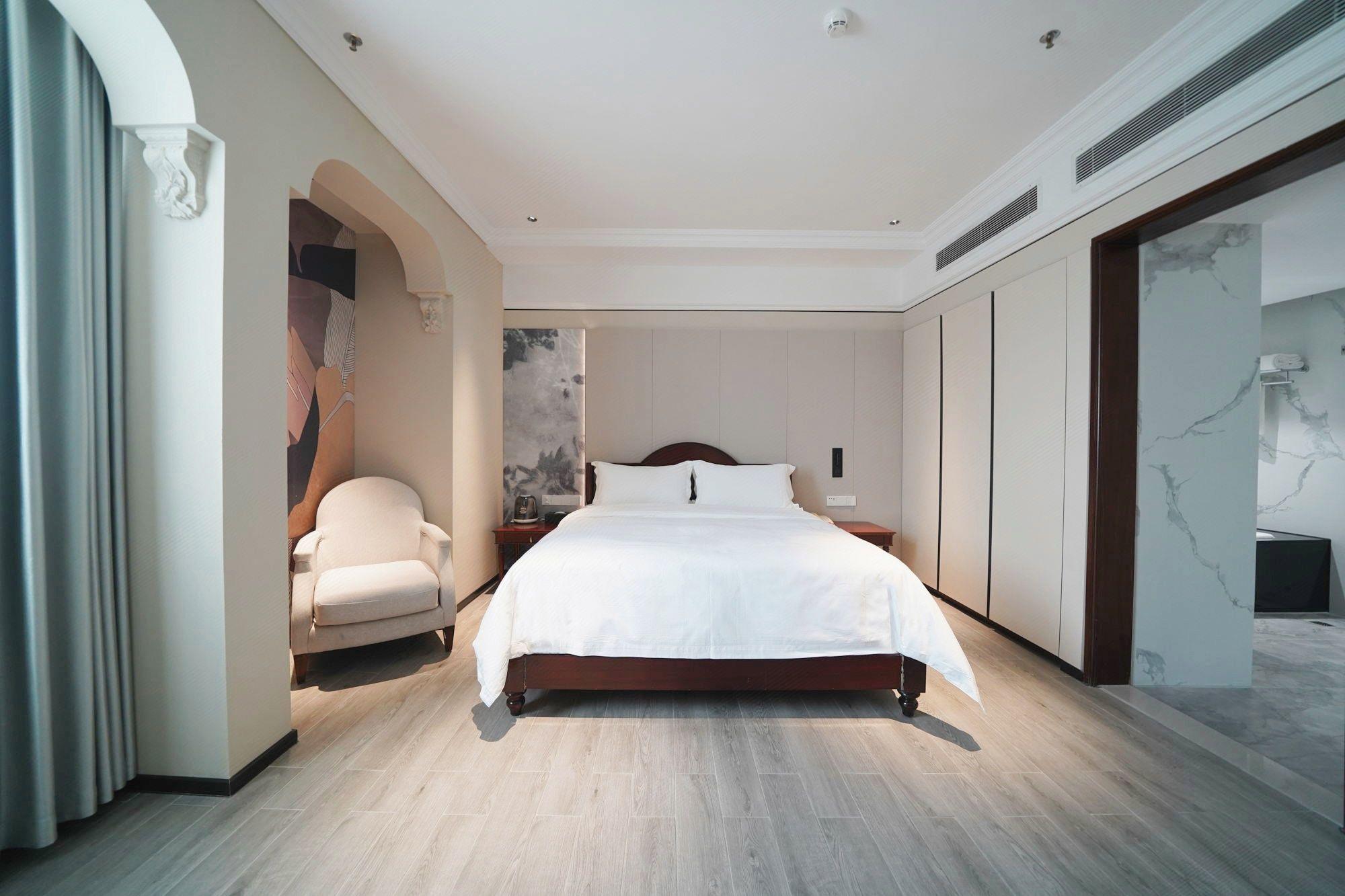 Foshan Huaxia Pearl Hotel 6/82