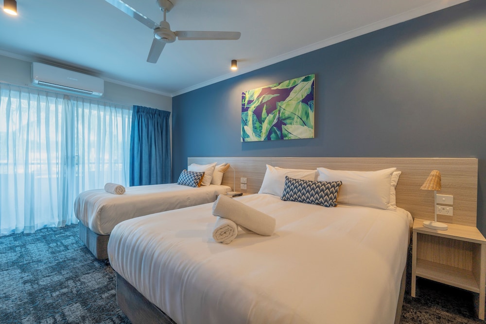 1 BEDROOM, CONNECTING, FAMILY, SMALL