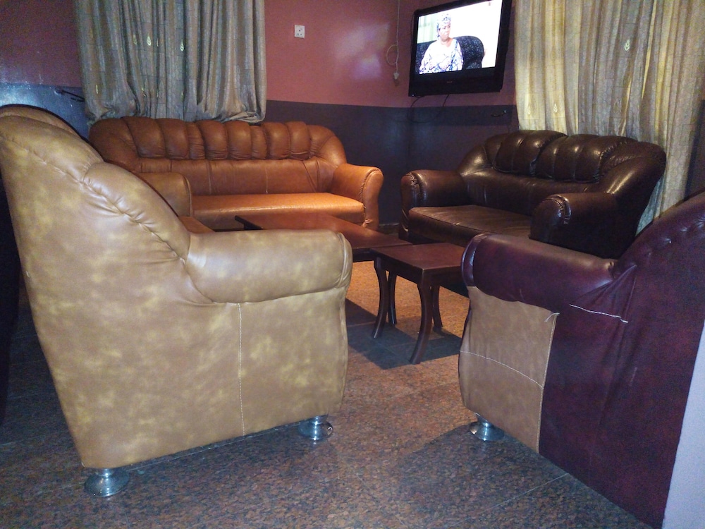 Richanthonio Suites 14/24