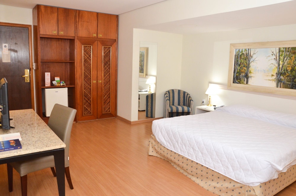 Hotel Embaixador 20/76