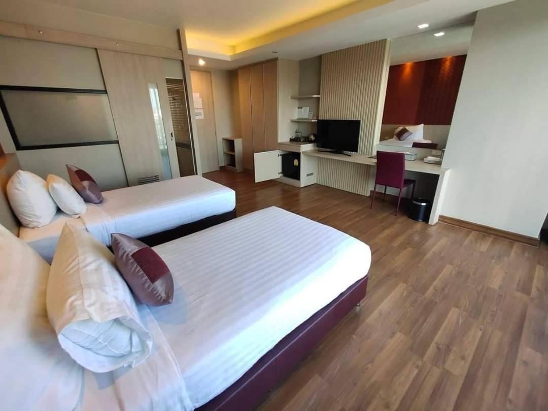DELUXE, TWIN BEDS