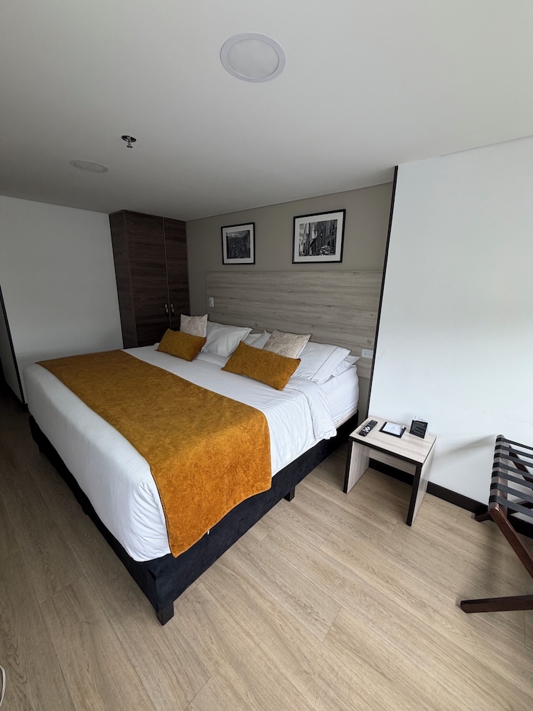 Hotel WLH Gold Bogota 6/17