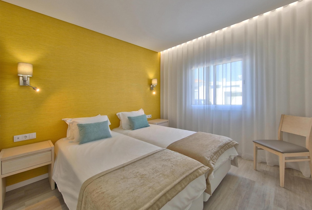 1 BEDROOM, APARTMENT, TWIN BEDS, POOL VIEW
