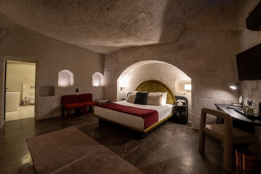 Artemis Cave Suites 30/64