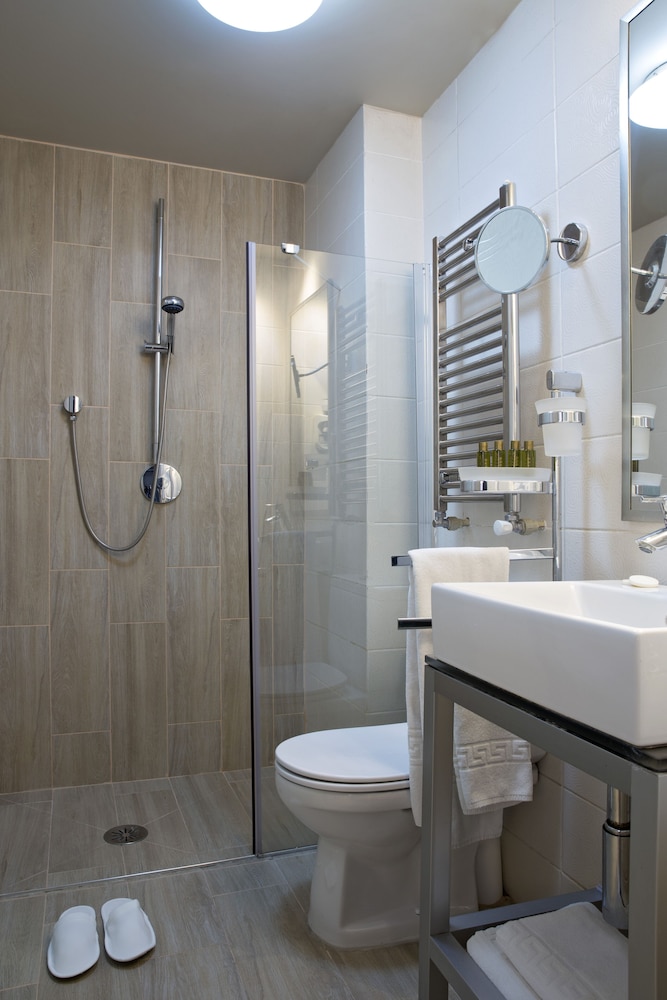 Zeus Essence Bucharest, Trademark Collection by Wyndham 18/65