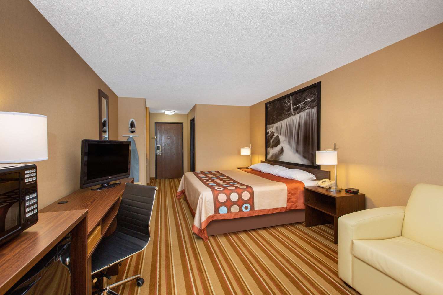Super 8 By Wyndham Salina I-70 13/29