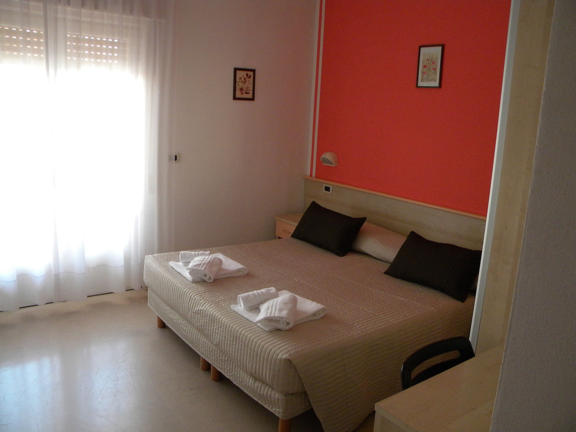 ROOM, DOUBLE OR TWIN BED, BALCONY
