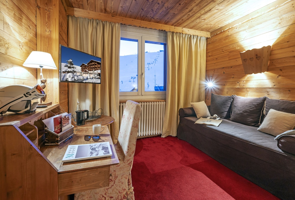 غرفة كومفورت بسرير كوين مع أريكة، Hotel & Spa Chamois d'Or 3/4