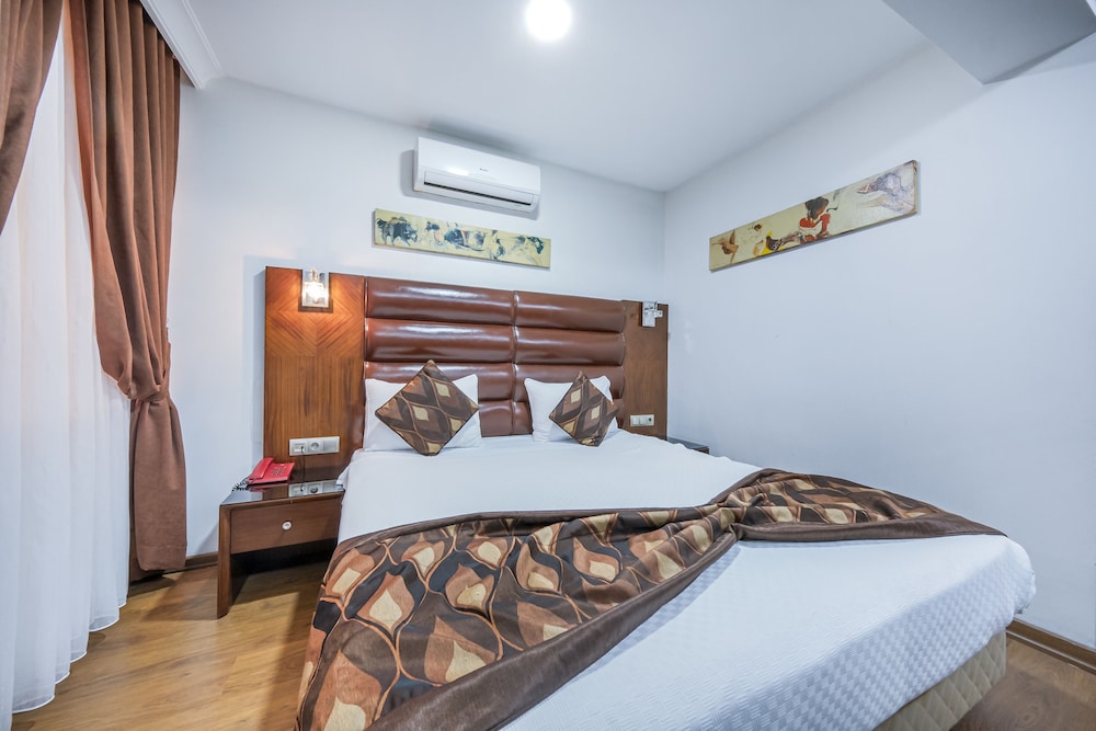 ECONOMY, DOUBLE OR TWIN BED