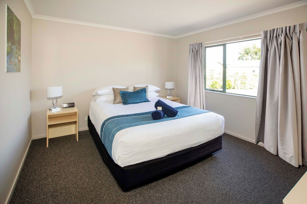 Motel, Apartment, Twin Beds, Queen Bed, Sofa, Tahuna Beach Kiwi Holiday Park & Motel 2/3