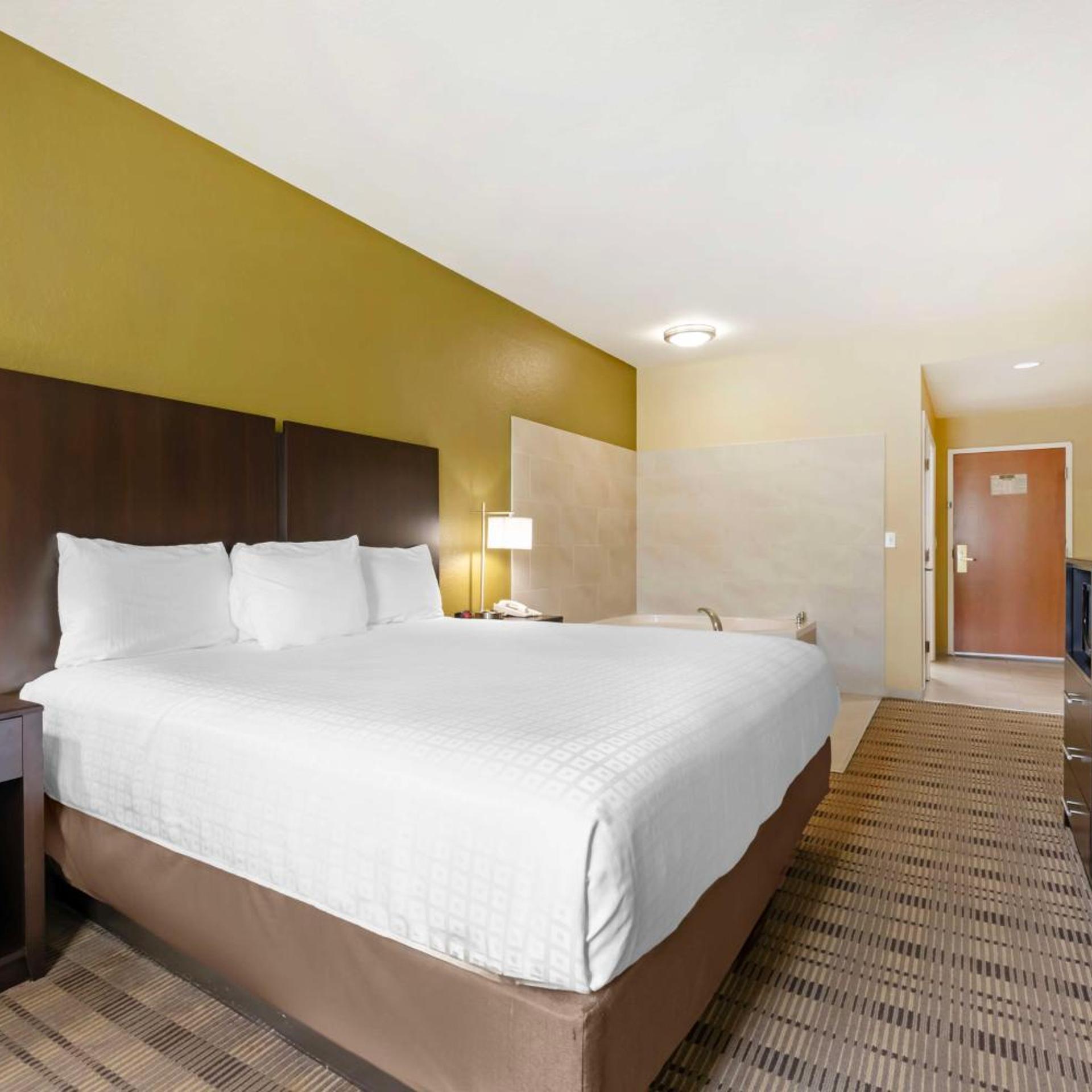 Room, King Bed, Hot Tub