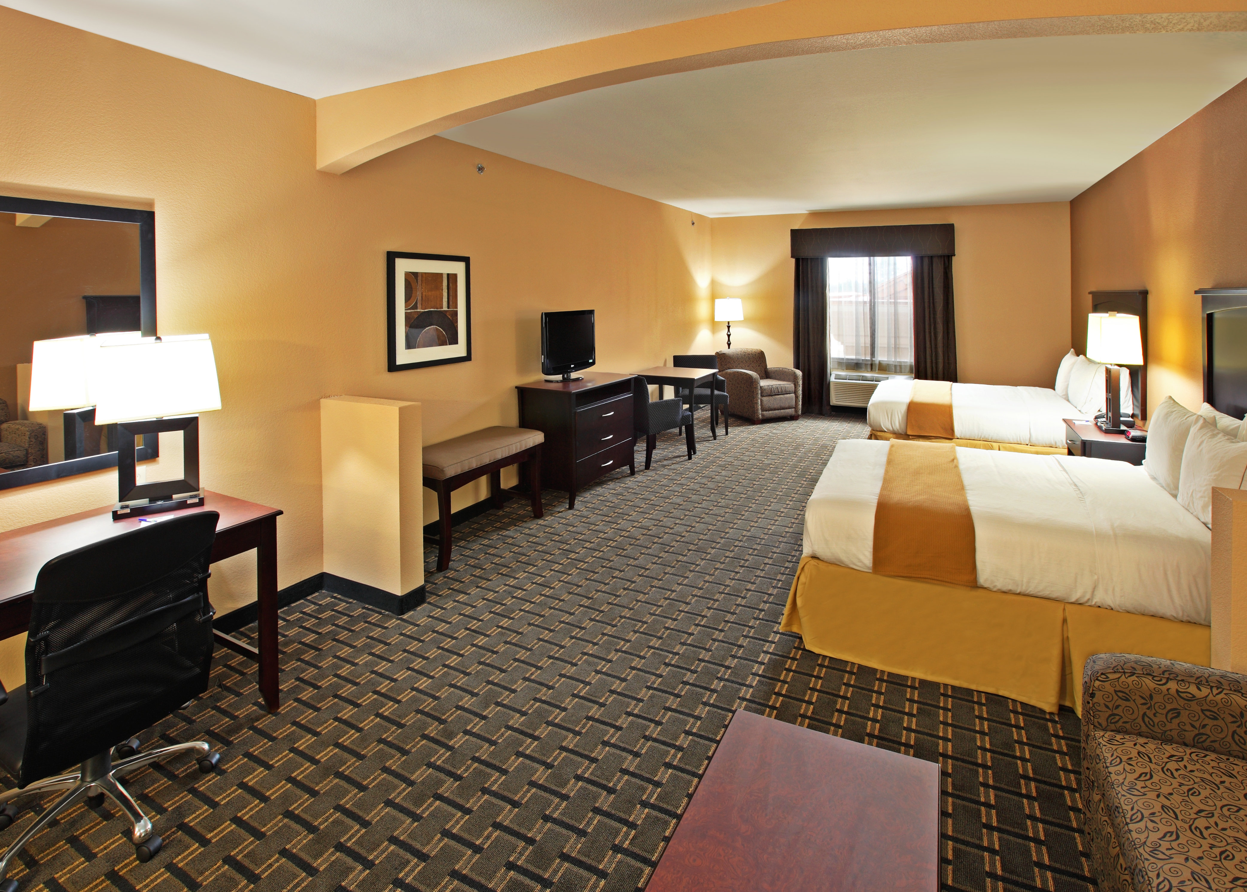 Holiday Inn Express Hotel & Suites Texarkana East 20/54