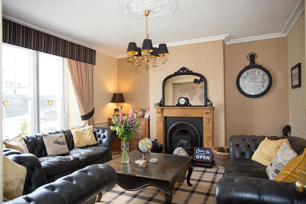 Holly Lodge Guest House 54/72