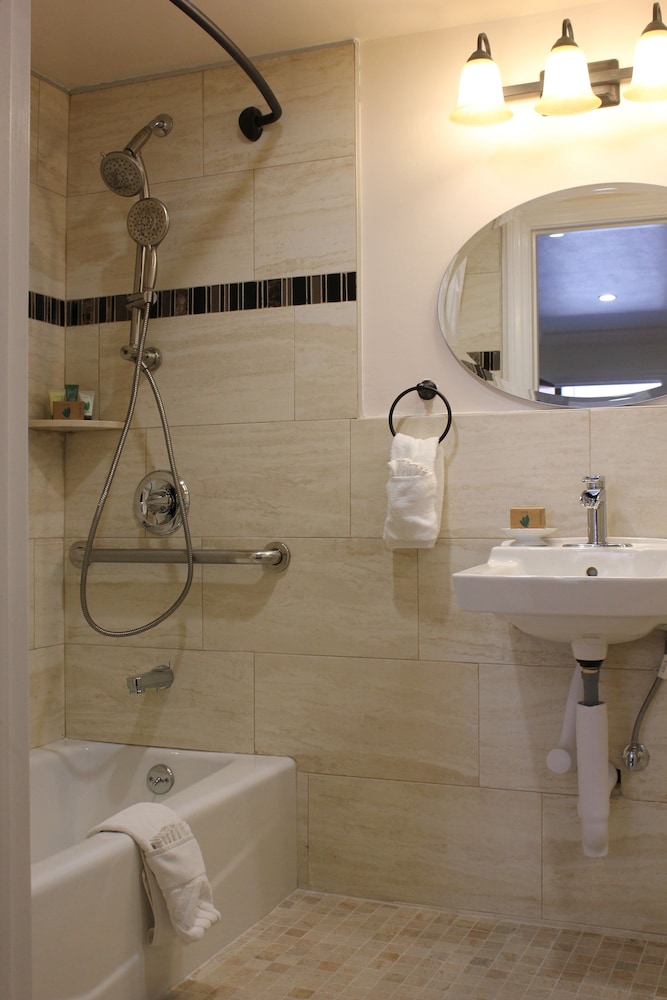 Lombard Plaza Motel 60/64