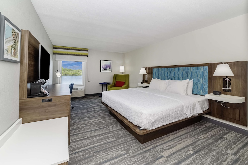 Holiday Inn Express Hotel and Suites Port Charlotte 8/34