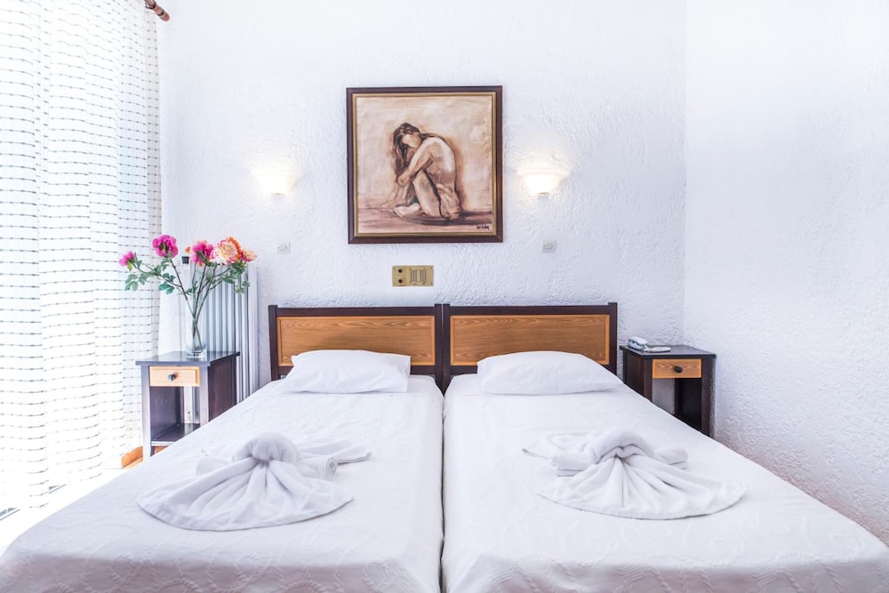 Creta Aquamarine Hotel 33/88