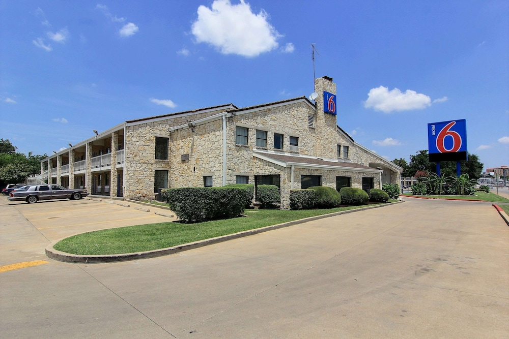 Motel6 Austin, TX - Central Downtown UT 47/53