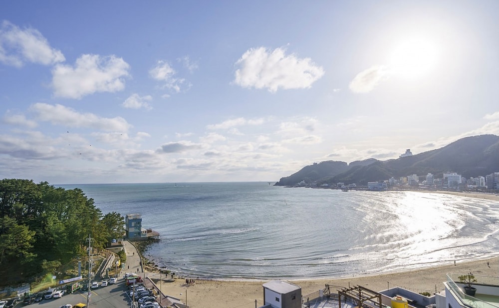 Ava Hotel Songjeong 24/37