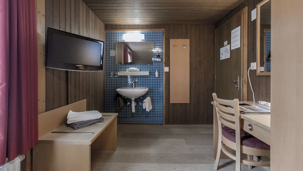 Rossli Hotel 64/64