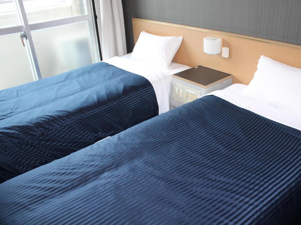 Semi Room, 2 Semi Double Beds، Hotel Livemax Budget Namba 3/3