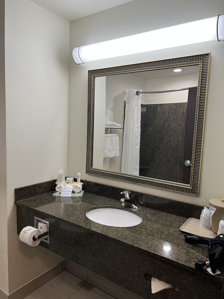 Holiday Inn Express Hotel And Suites Omaha I 80 31/53