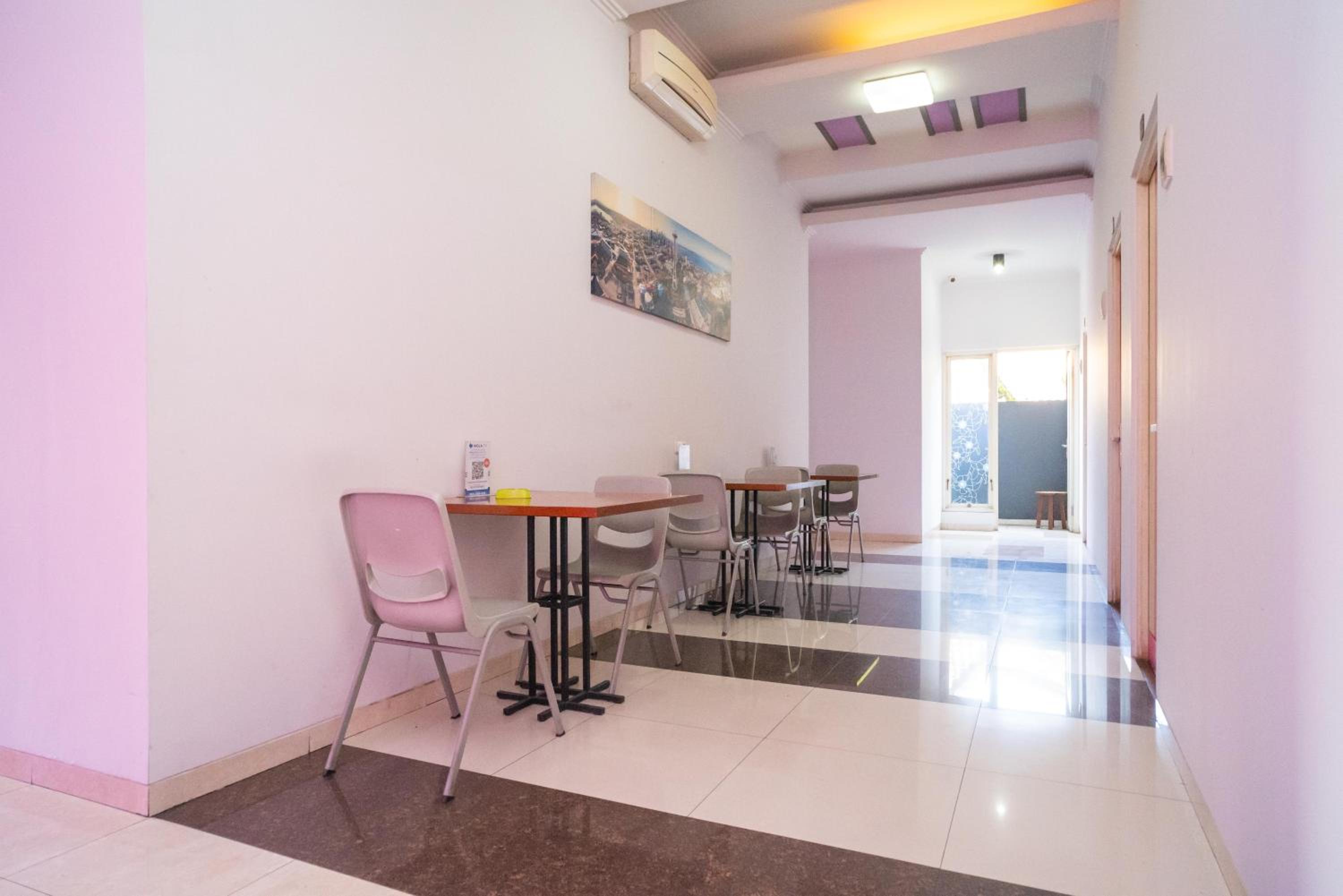 OYO 3808 Fif fa Hotel Kauman 46/56