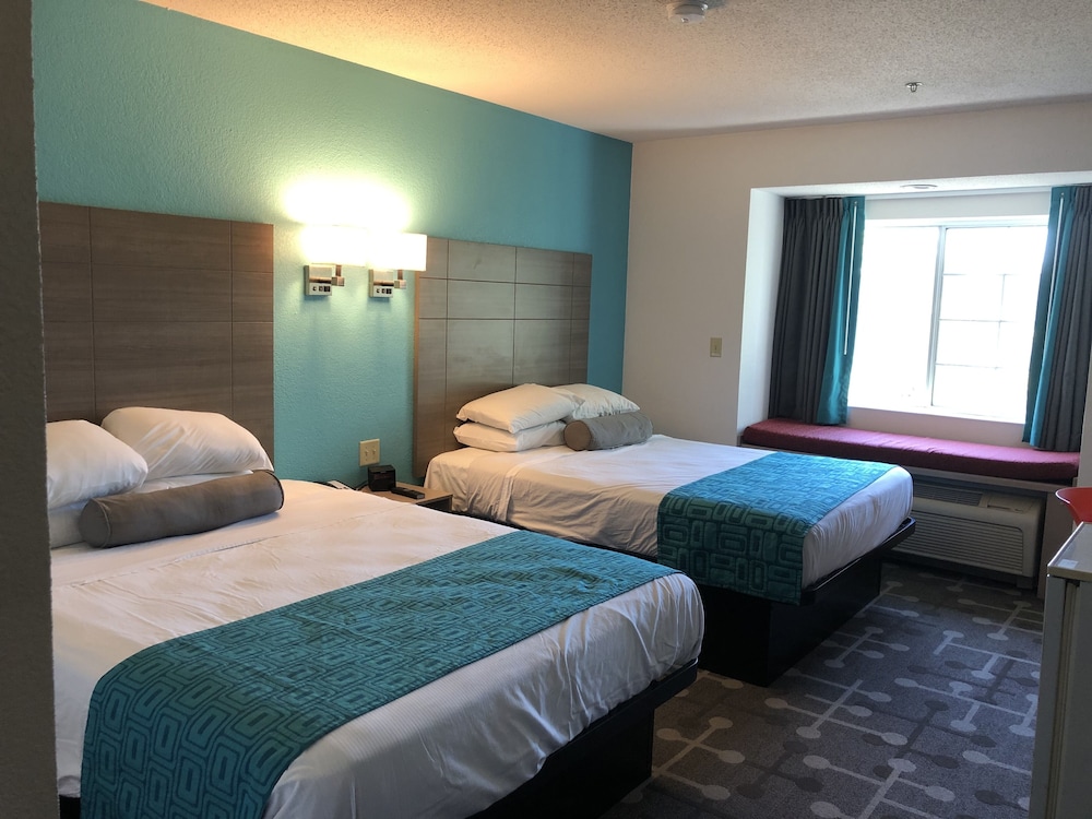 Red Lion Inn & Suites Elk Grove Village, IL 9/42