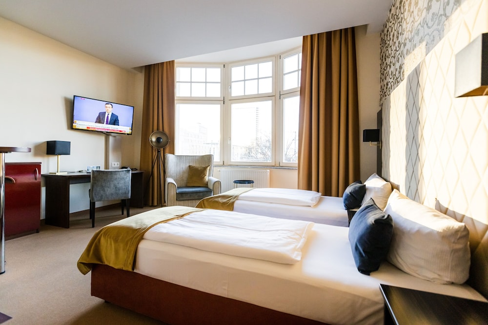 BUSINESS, DOUBLE BED