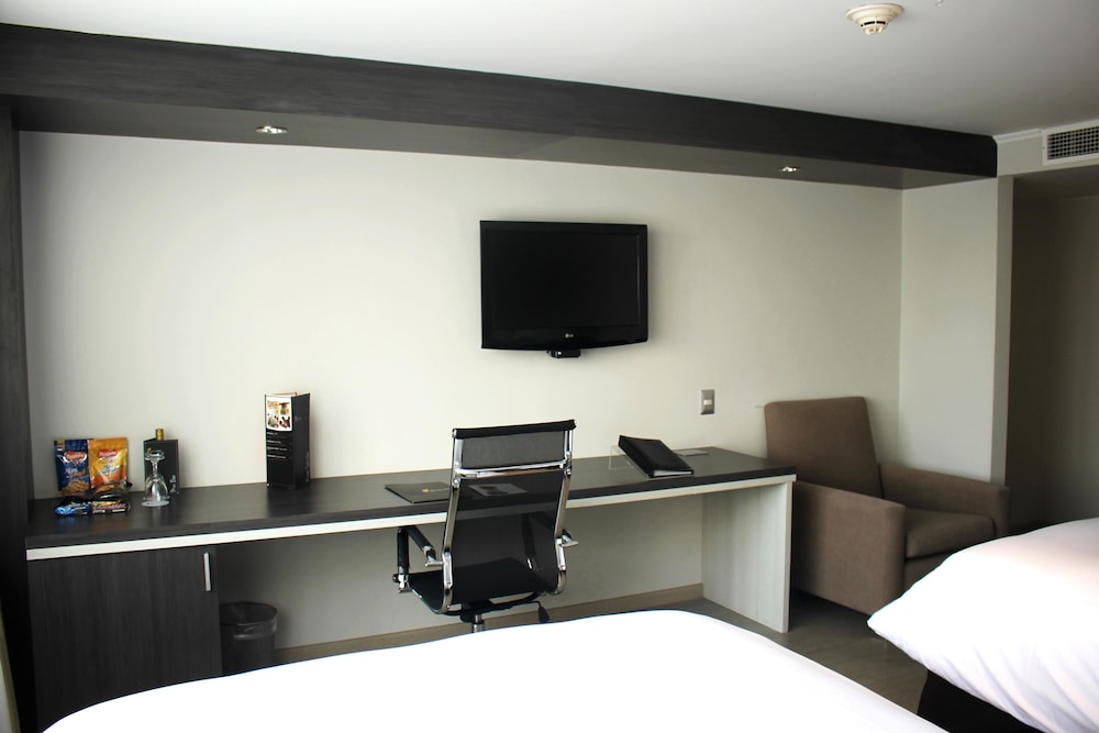 Sol de Oro Hotel And Suites 47/65