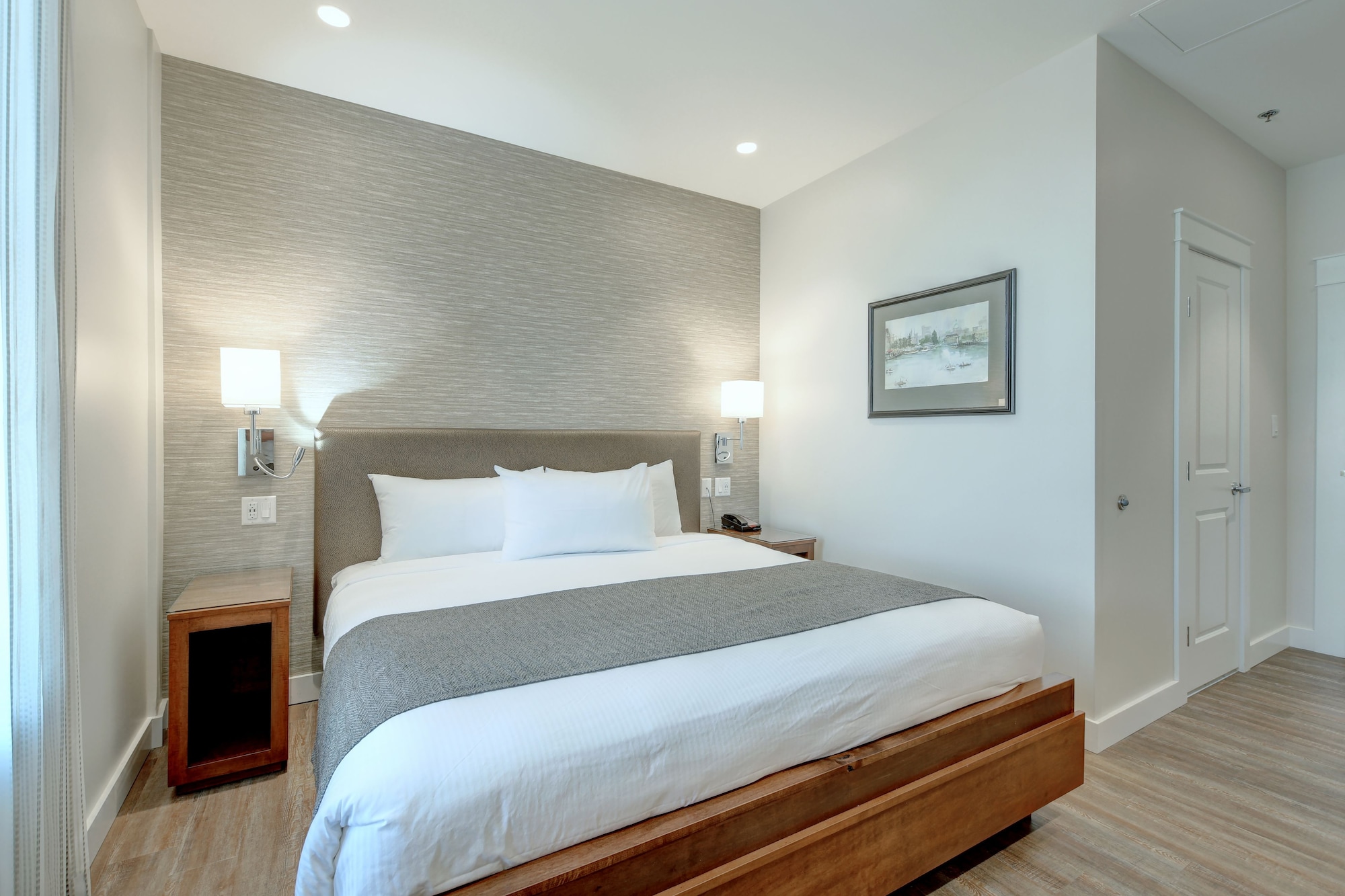 STUDIO, KING BED