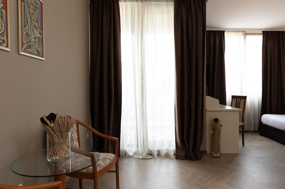 St. George Hotel 32/50