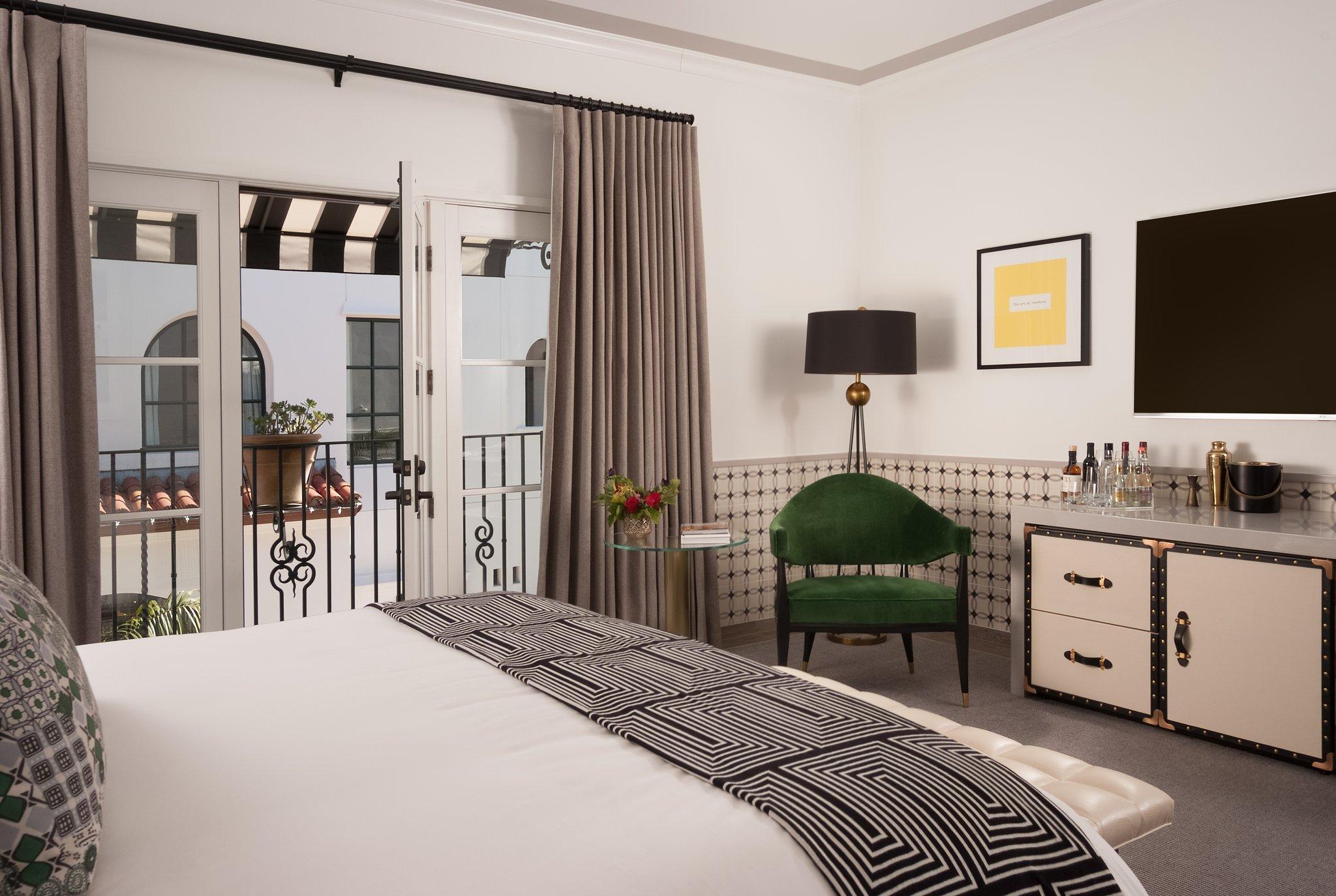 ALMERIA, QUEEN BED
