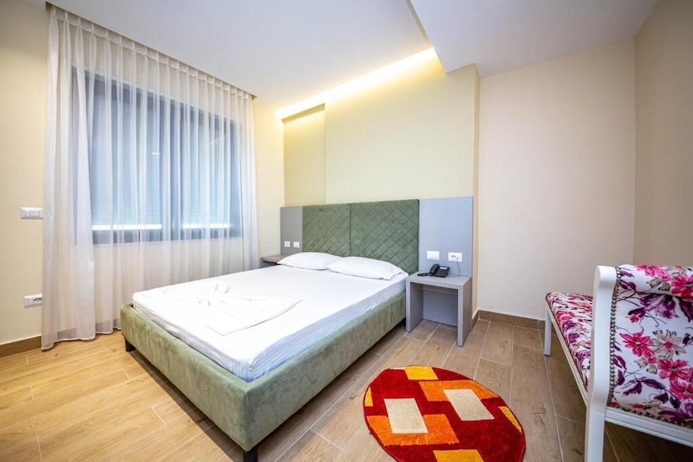 STANDARD, DOUBLE BED