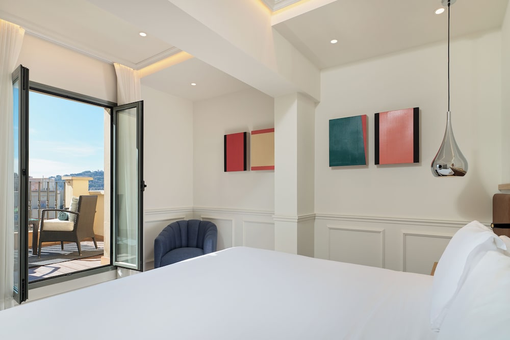 DELUXE, SUITE