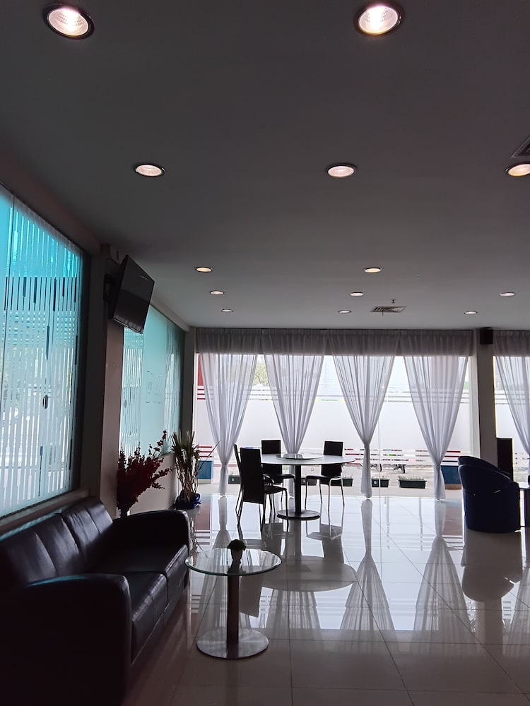 D'MERLION HOTEL 50/55