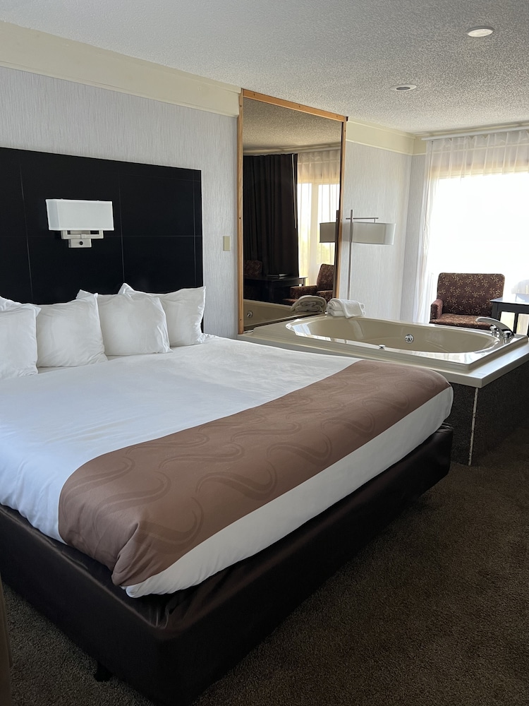 Room, King Bed, Lake Front