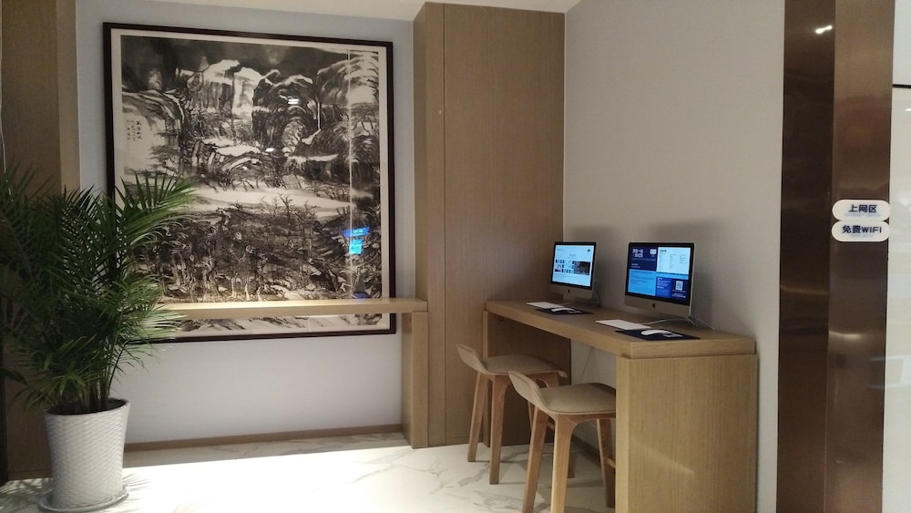 Holiday Inn Express LINYI RIVERSIDE 36/43