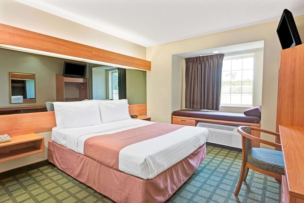 Microtel Inn And Suites Memphi 3/33
