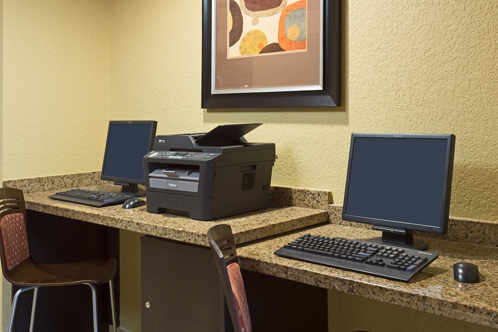 Holiday Inn Express Hotel Suites Ft Lauderdale N Exec Airport 62/76